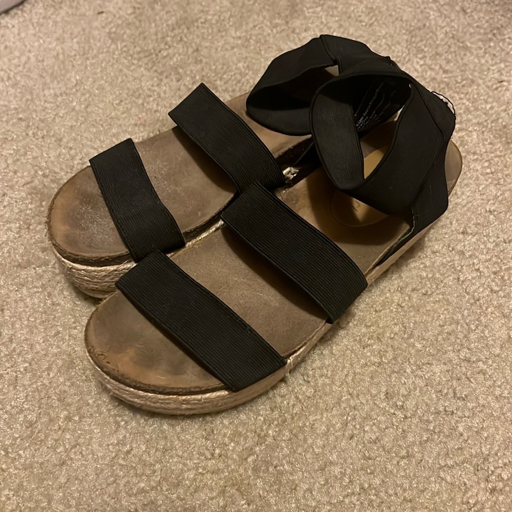 Black madden girl platform wedges